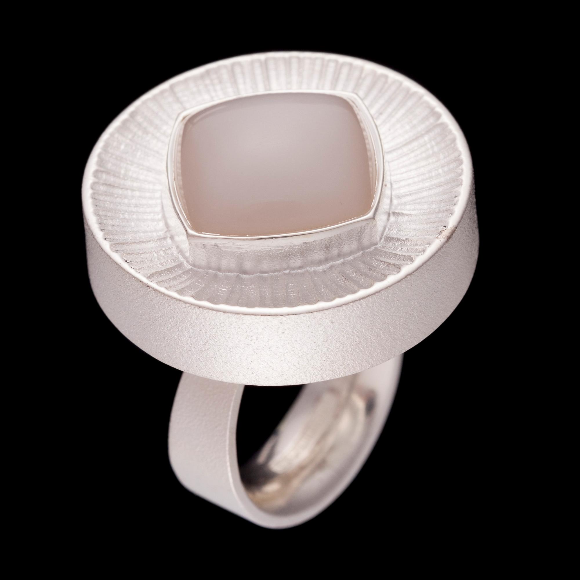 RING, "Mondo", sterlingsilver, månsten, Timo Mustajärvi Lapponia 2009.