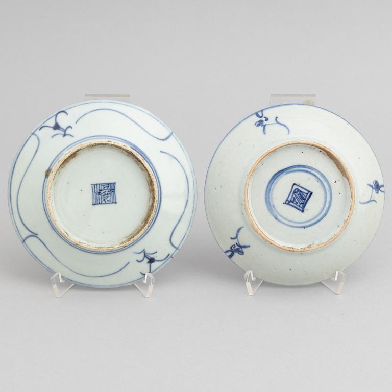 A Chinese blue and white bowl and six small dishes, Ming style, Qing dynasty, 19th century.