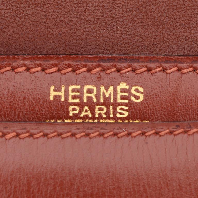 HERMÉS, a brown leather shoulder bag.