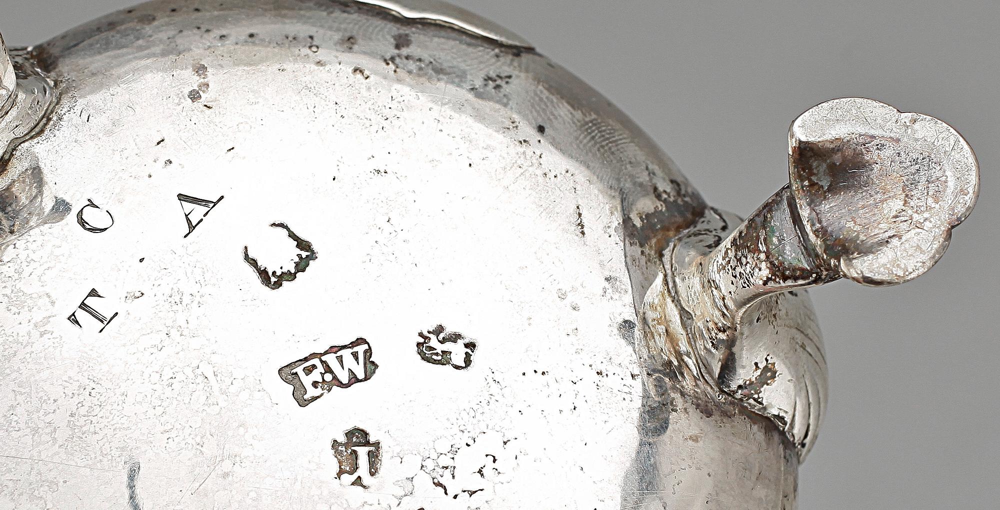 SALTKAR, 2 st, silver, Thomas Sheph, London, England 1772 samt Fuller White, London 1750. Tot vikt ca 243 g.