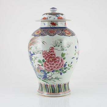 A lidded urn, Chinese style, Samson, France, late 19th century.