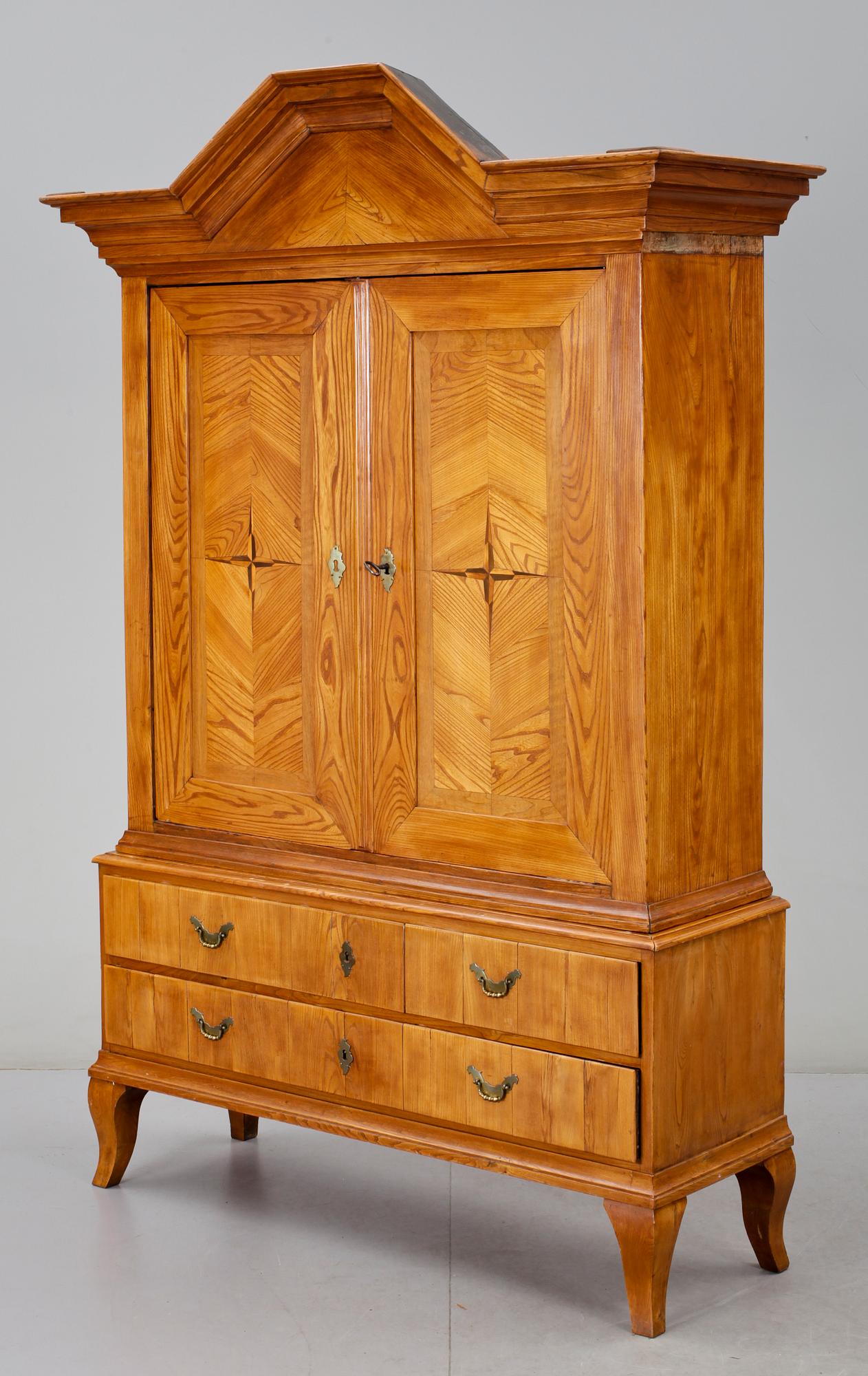 SALSSKÅP, senbarock, 1700-tal.