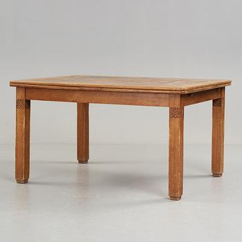 A Art Nouveau oak set with dining table, seven chairs and a side table, Finland, early 1900's.