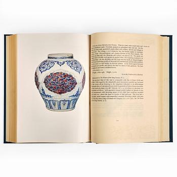 A catalogue of chinese pottery and porcelain in the Collection of Sir Percival David, by R.L. Hobson, 1934.