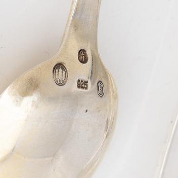 Nine pieces of silver cutlery.