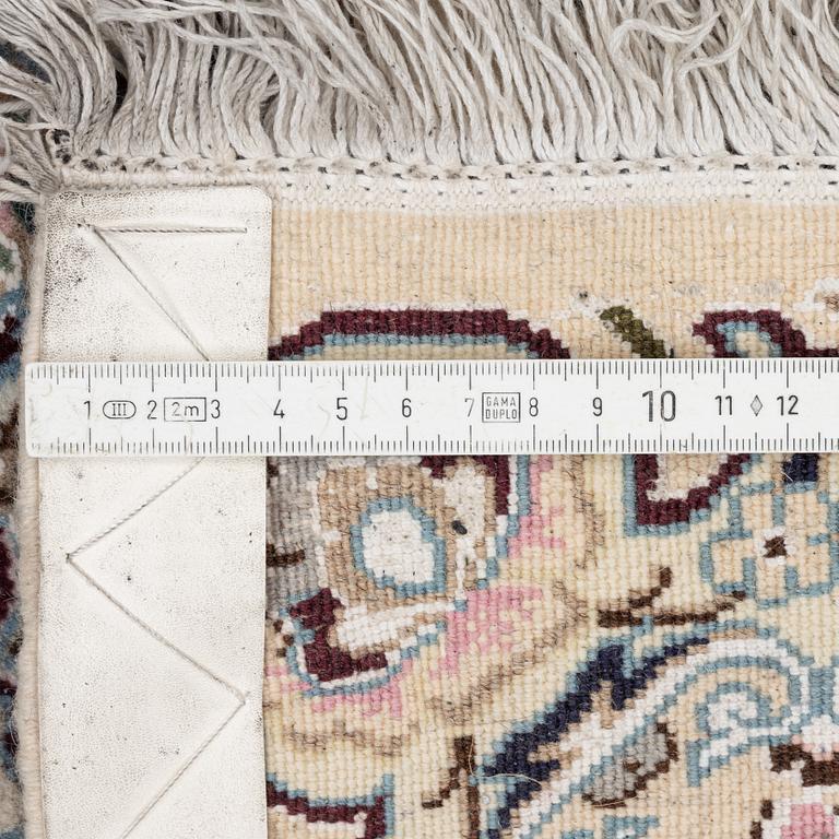 Matta, Nain part silk, s.k 9LAA, ca 200 x 200 cm.