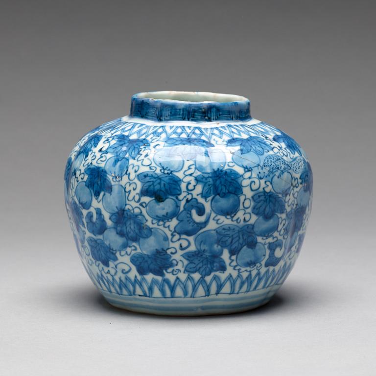 A blue and white jar, Ming dynasty, Wanli (1572-1620).