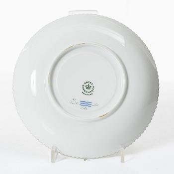 Buljongkoppar med fat, sex stycken, porslin. Royal Copenhagen, 'Flora Danica', Danmark, 1900-tal.