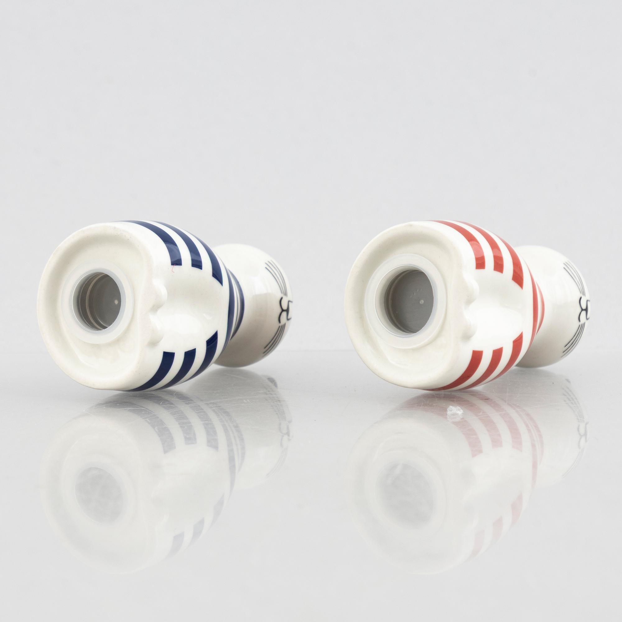 Lisa Larson, ljusstakar, 6 st, ljuslykta samt salt- och pepparströare, stengods och majolika, bl.a. Höganäs.