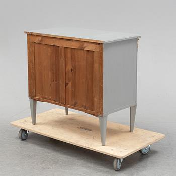 A painted Gustavian style chest of drawers, 20th Century.