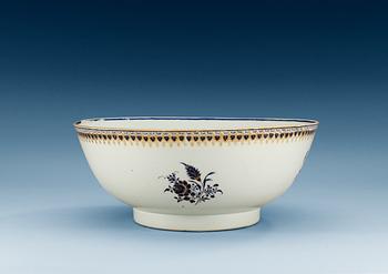 1645. An enamelled punch bowl, Qing dynasty, Jiaqing (1796-1820).