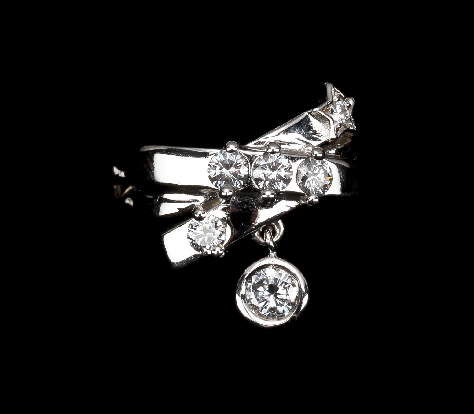 RING, 18k vitguld med briljantslipade diamanter, tot 0.52 ct enl gravyr.