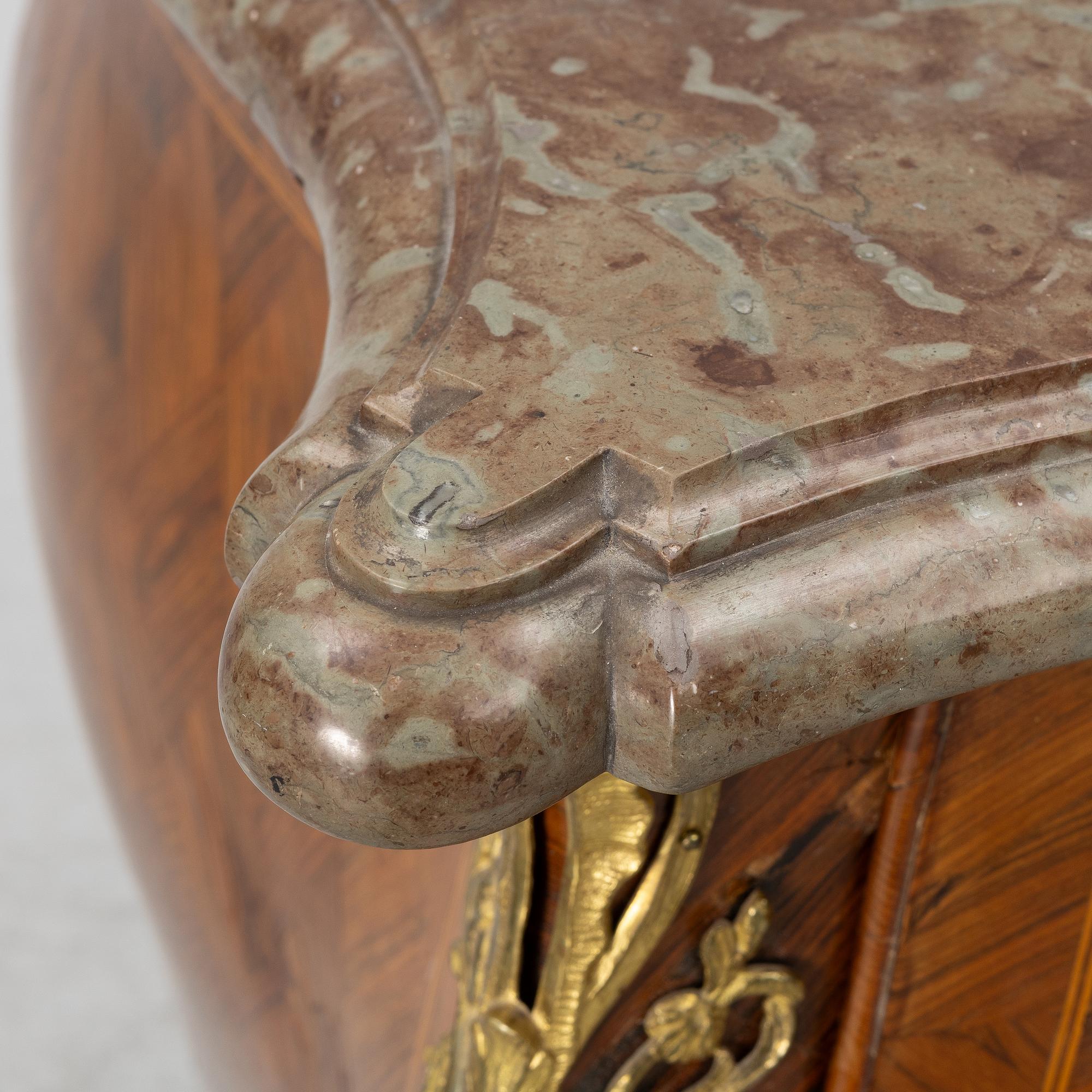 Byrå, 1700-talets andra hälft. Rokoko.