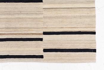 A Kelim rug, c. 195 x 162 cm.