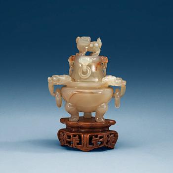 1338. An agathe tripod censer with cover, late Qing dynasty.
