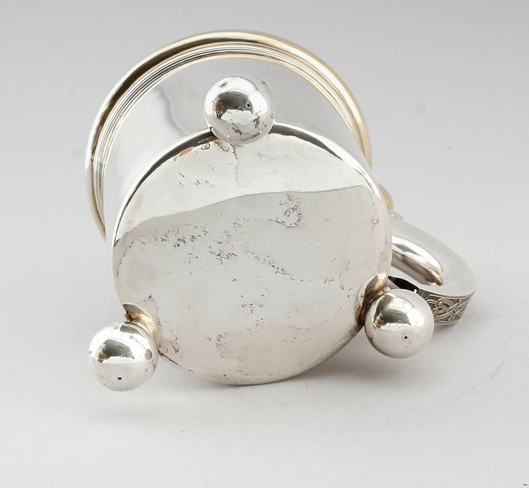 DRYCKESKANNA, silver, K Anderson, Stockholm 1898. Vikt ca 893 g.