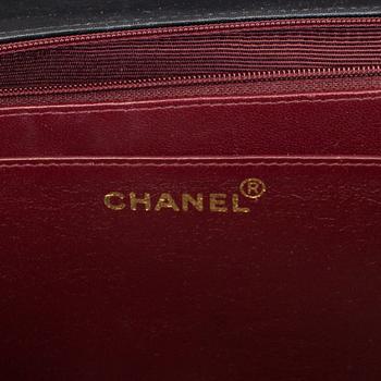 VÄSKA, "Timeless Classic Maxi Flap", Chanel.