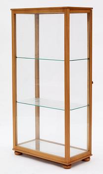 A Josef Frank mahogany showcase cabinet, Svenskt Tenn, model 649.