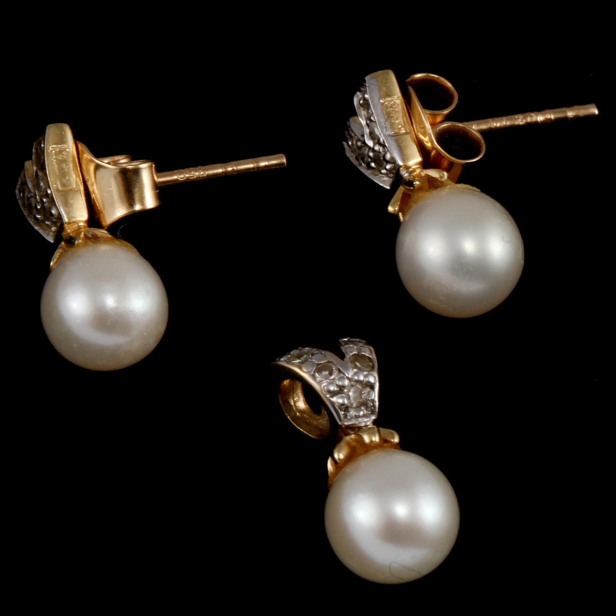 ÖRHÄNGEN, ett par samt HÄNGE, 18k guld, åttkantslipade små stenar samt odlade pärlor, Iduna, Varberg, 2000-tal. Vikt 2 g.