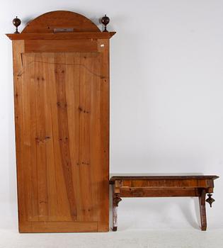 SPEGEL MED KONSOLHYLLA, nyrenässans, sent 1800-tal.