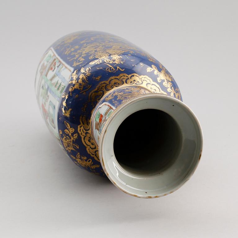 VAS,  porslin. Sen Qingdynasti (1644-1912).