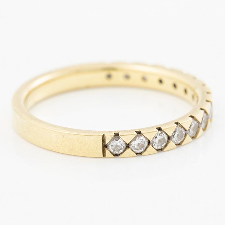 Ring, 18K gold with brilliant-cut diamonds.