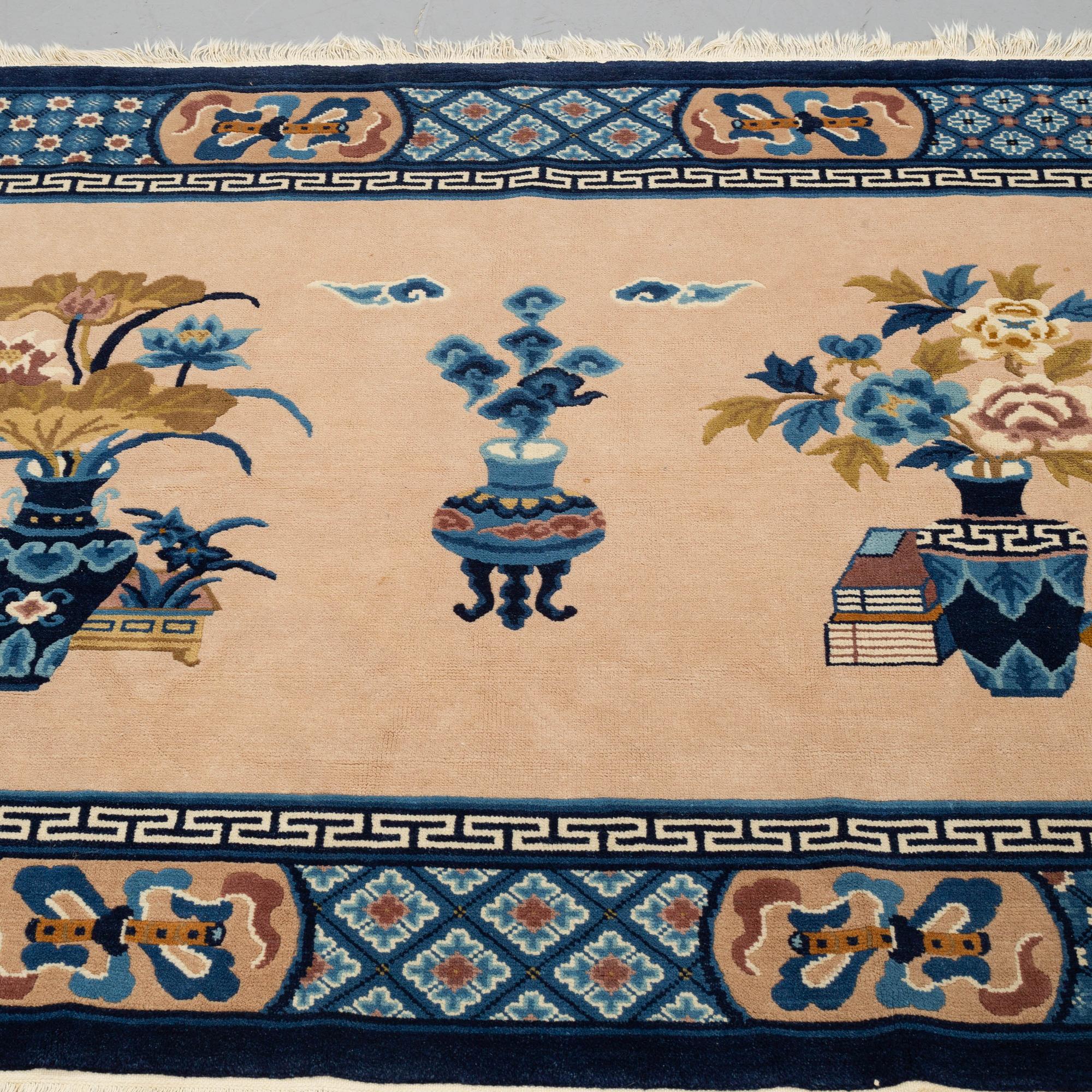 MATTO, old China, ca 137,5 x 193,5 cm (as well as 1 cm flat weave at the ends), "antique finish".