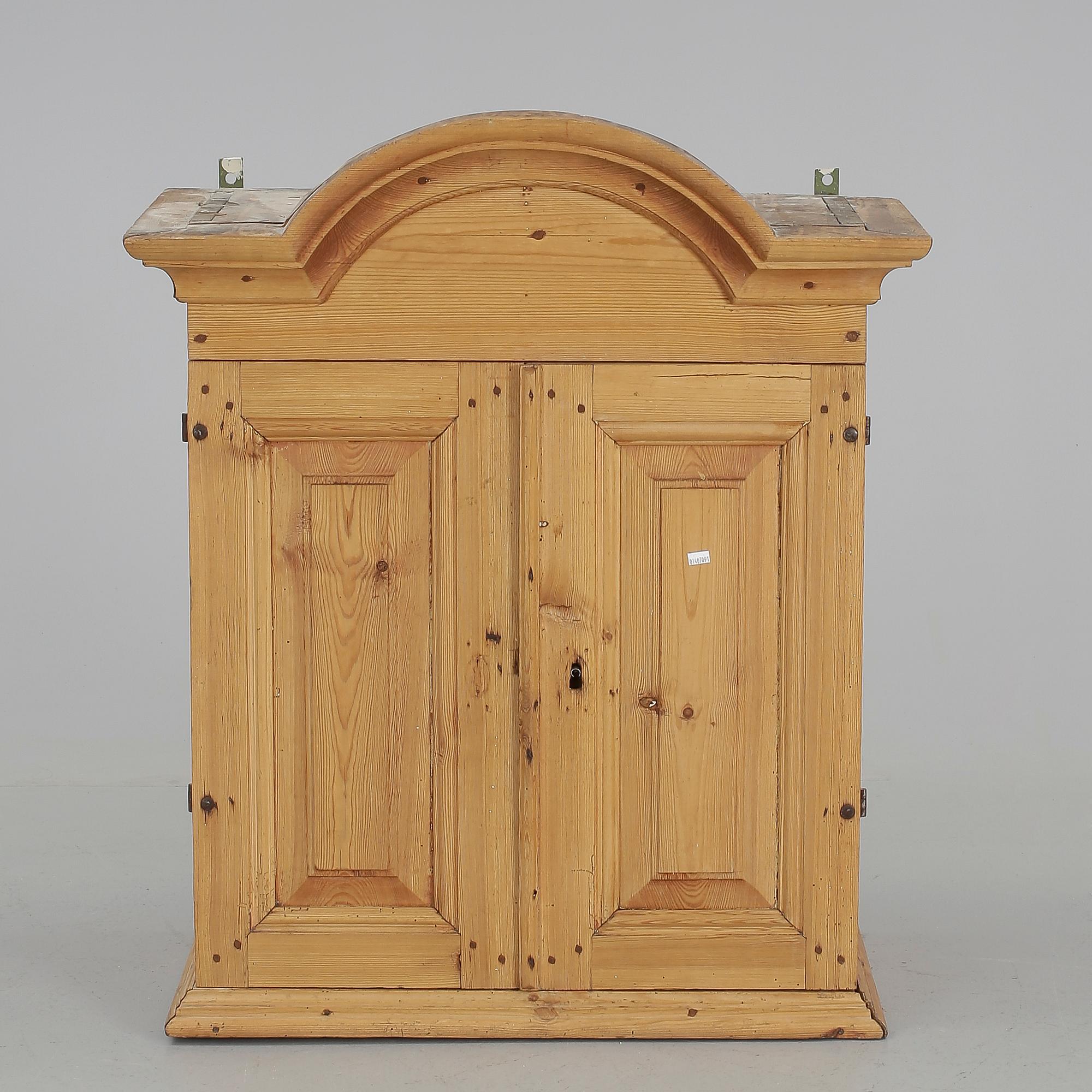 VÄGGSKÅP, allmoge, 1800-talets första hälft.