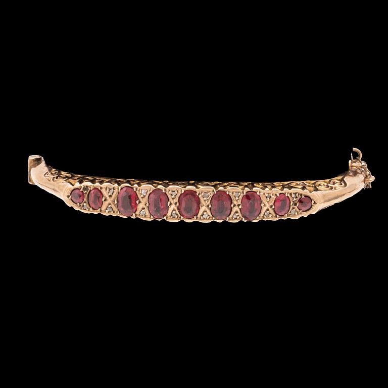 Bracelet in 9K gold with rose-cut diamonds and faceted glass, Birmingham.