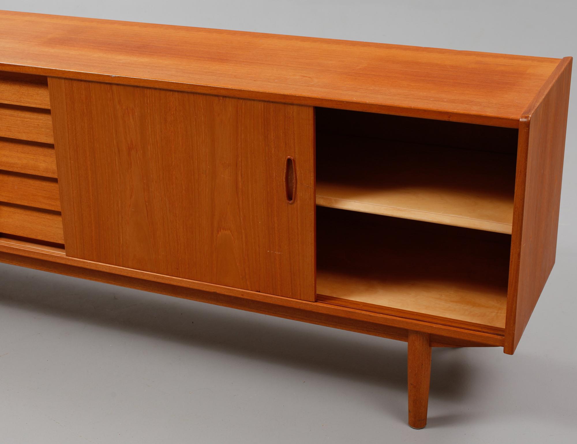 SIDEBOARD, "Trio", Nils Jonsson, Troeds, 1900-talets andra hälft.