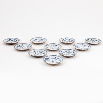 A group of 10 blue and white and capuciner glazed dishes, Qing dynasty, Kangxi (1662-1722). "The Ca Mau Shipwreck".