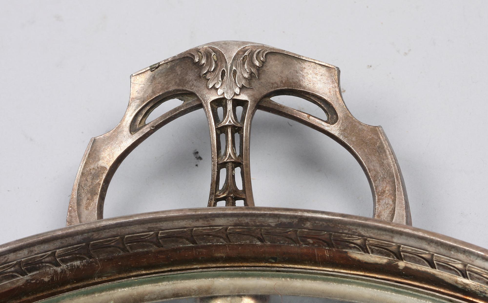 BORDUPPSATS samt SKÅL. Nysilver och glas.