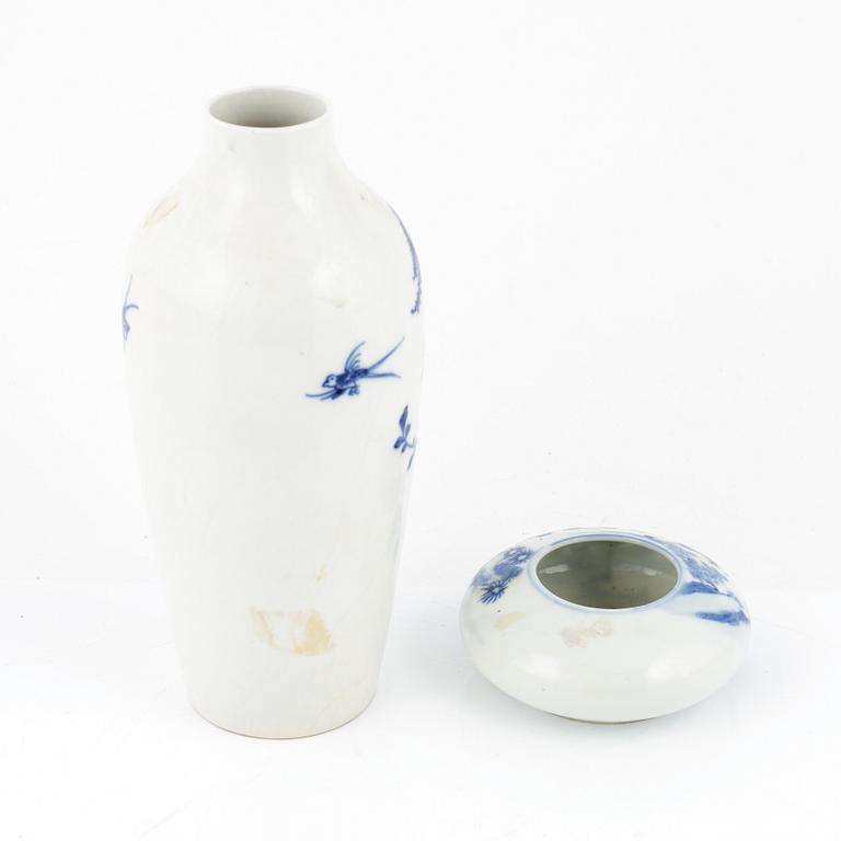 A blue and white brush washer and vase, Qing dynasty, 19th Century.