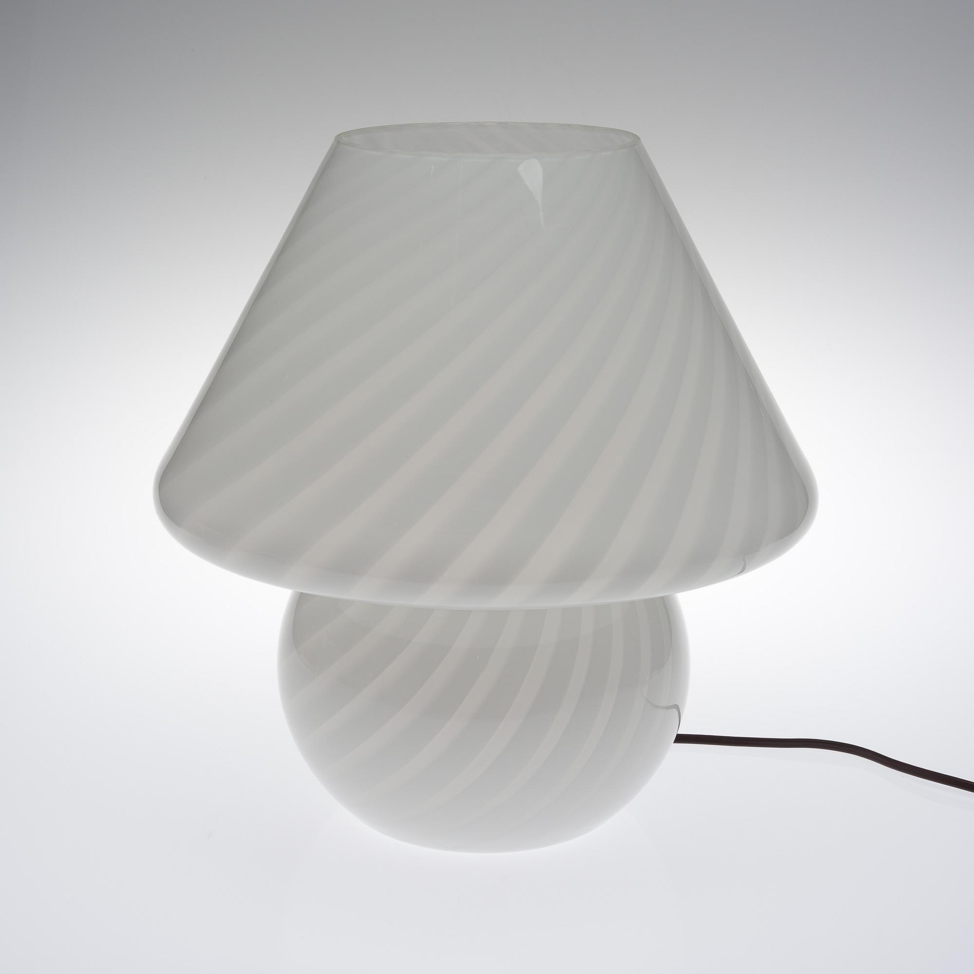 BORDSLAMPA, glas, 1900-talets senare hälft.
