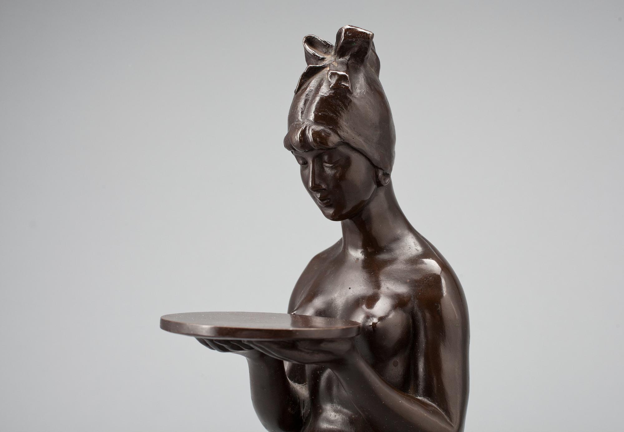 Herman Andersen, Woman with a plate.