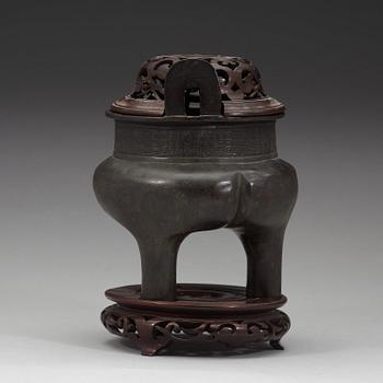 RÖKELSEKAR, brons. Qingdynasty (1644-1912).