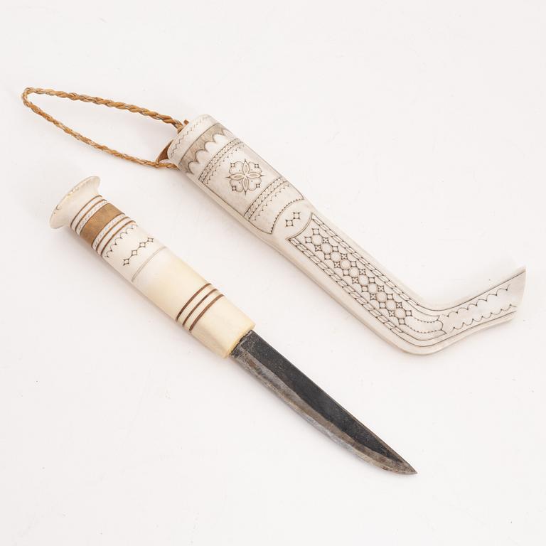 A reindeer horn knife by Thore Sunna, before 1964, signed.