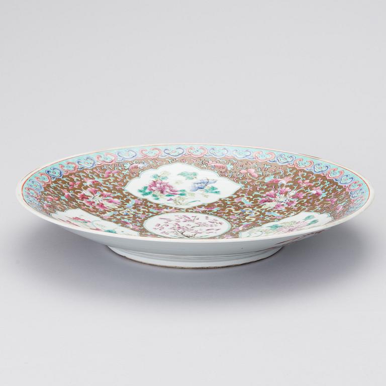 A late 19th century Chinese porcelain dish.