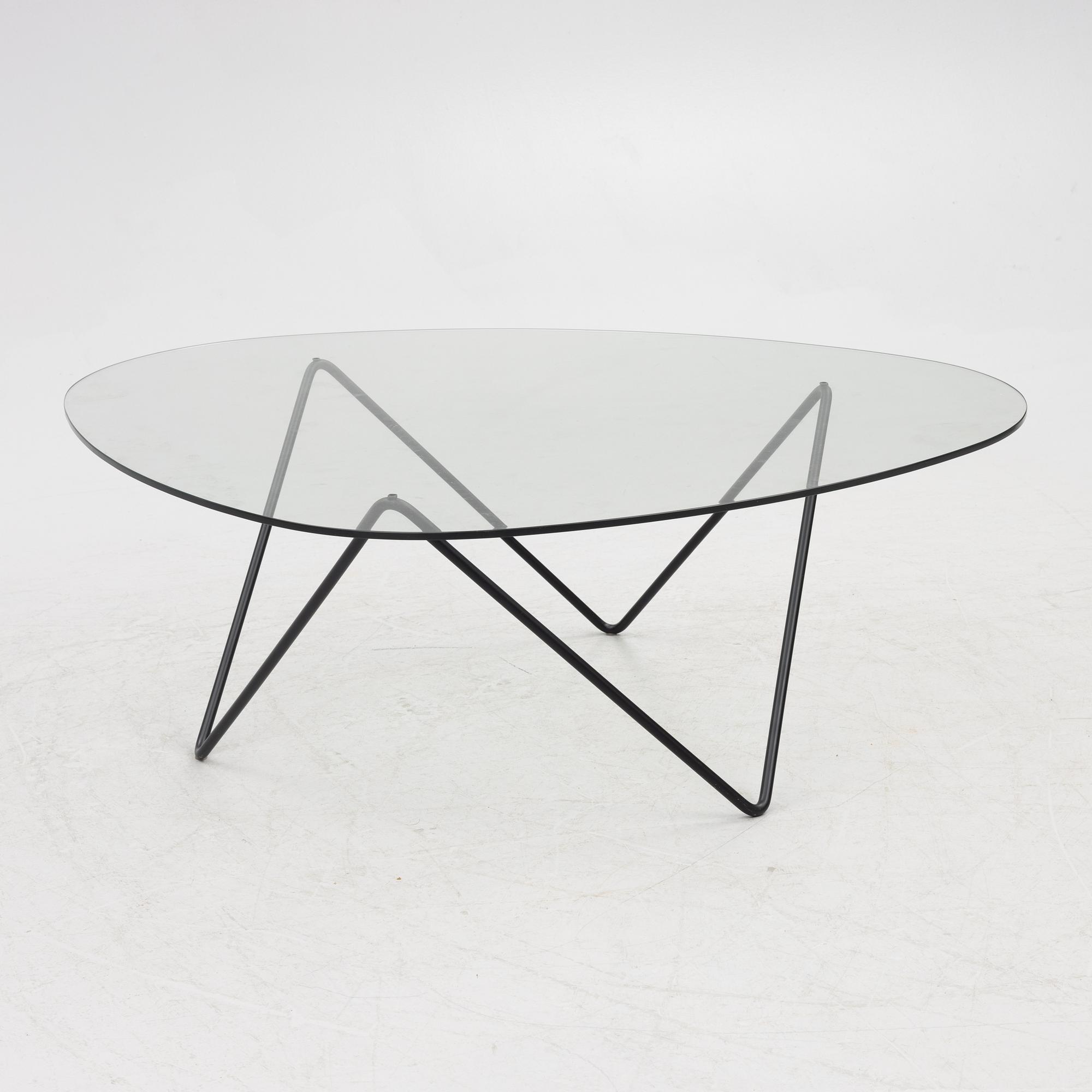 Barba Corsini & Joaquim Ruiz Millet, soffbord, "Pedrera", Gubi, Danmark.