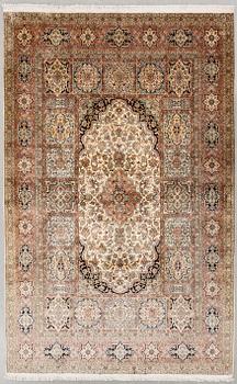 Carpet, Kashmir, 315 x 222 cm.