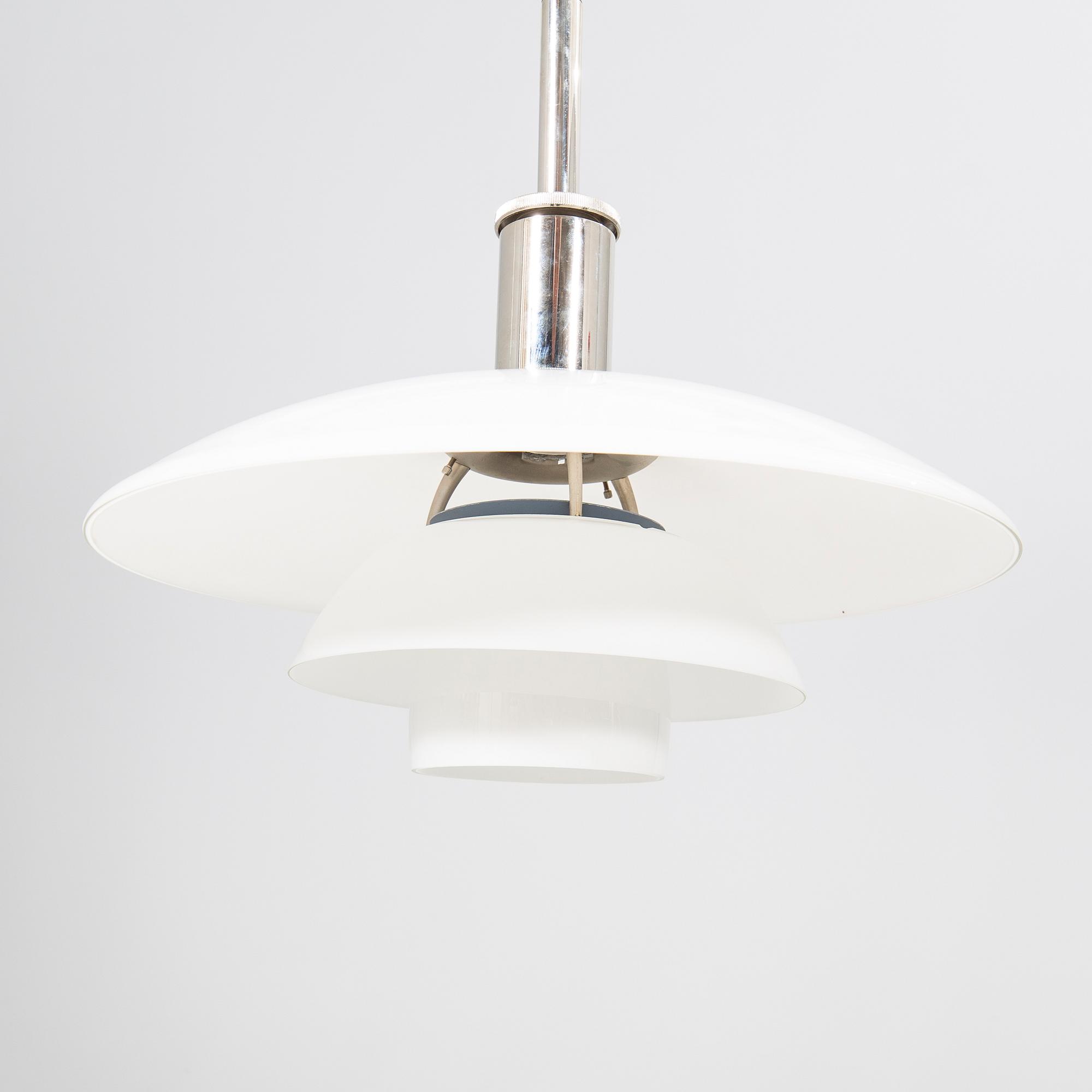 Poul Henningsen, taklampa, PH 4 1/2 för Louis Poulson, Danmark.
