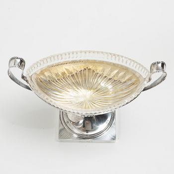 C.G. Hallberg, A Swedish silver sugar bowl with glass insert, mark of CG Hallberg, Stockholm 1896.