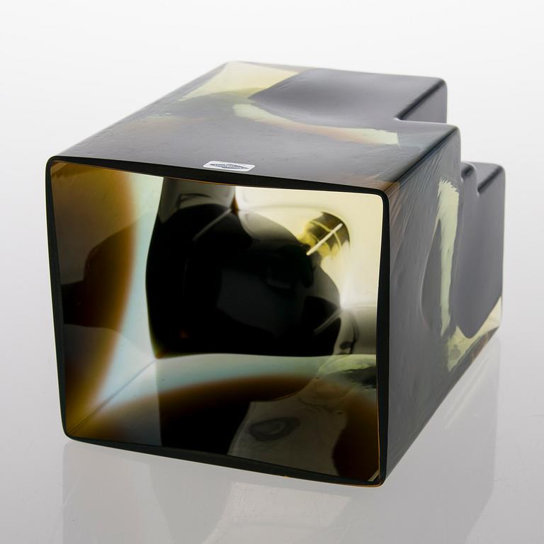 A 1980s glass vase signed Novart-maljakko 16. Oiva Toikka Nuutajärvi Notsjö.
