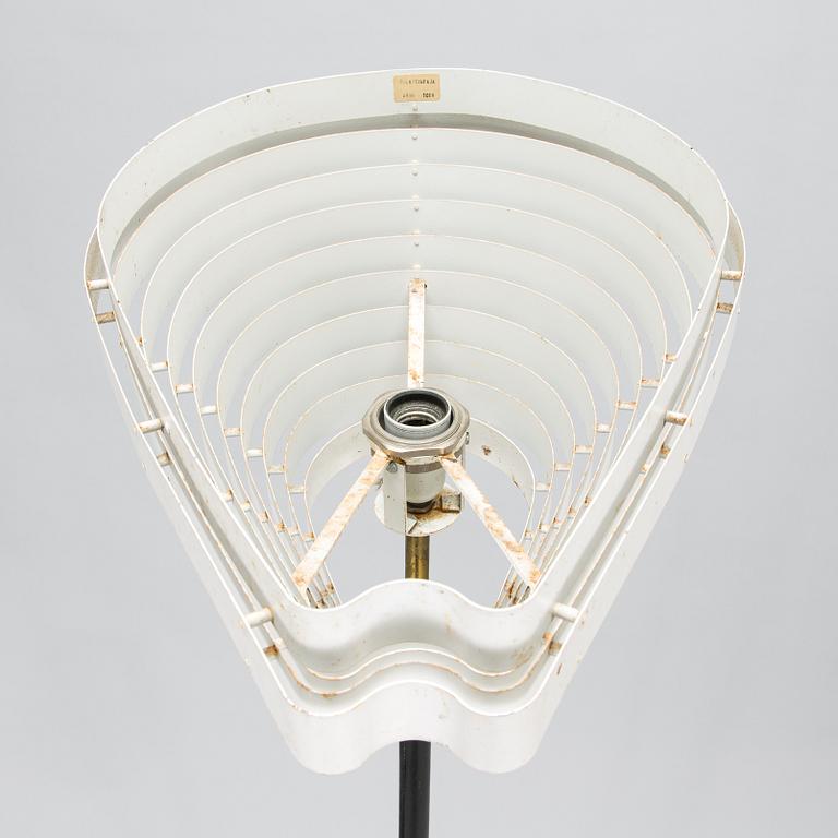 Alvar Aalto, 'Angel wing'  floor light model A 805, manufactured by Valaisinpaja Oy, late 20th century.