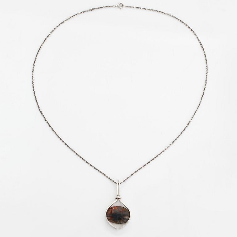 Elis Kauppi, a silver and moss agate necklace. Kupittaan kulta, Turku 1960.