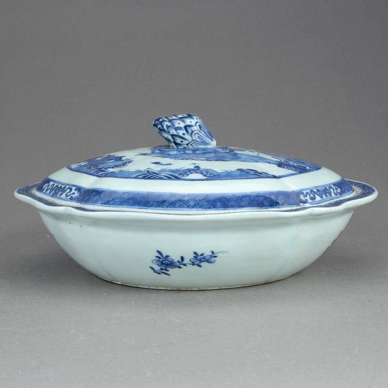 KAROTT med LOCK, porslin, Kina, Jiaqing 1796-1820.