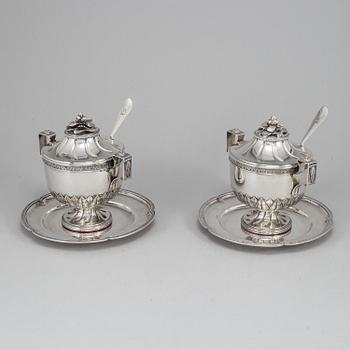 A pair of Swedish gustavian style silver sugar bowls with spoons and on tray, marked JE Torsk, Stockholm 1902.