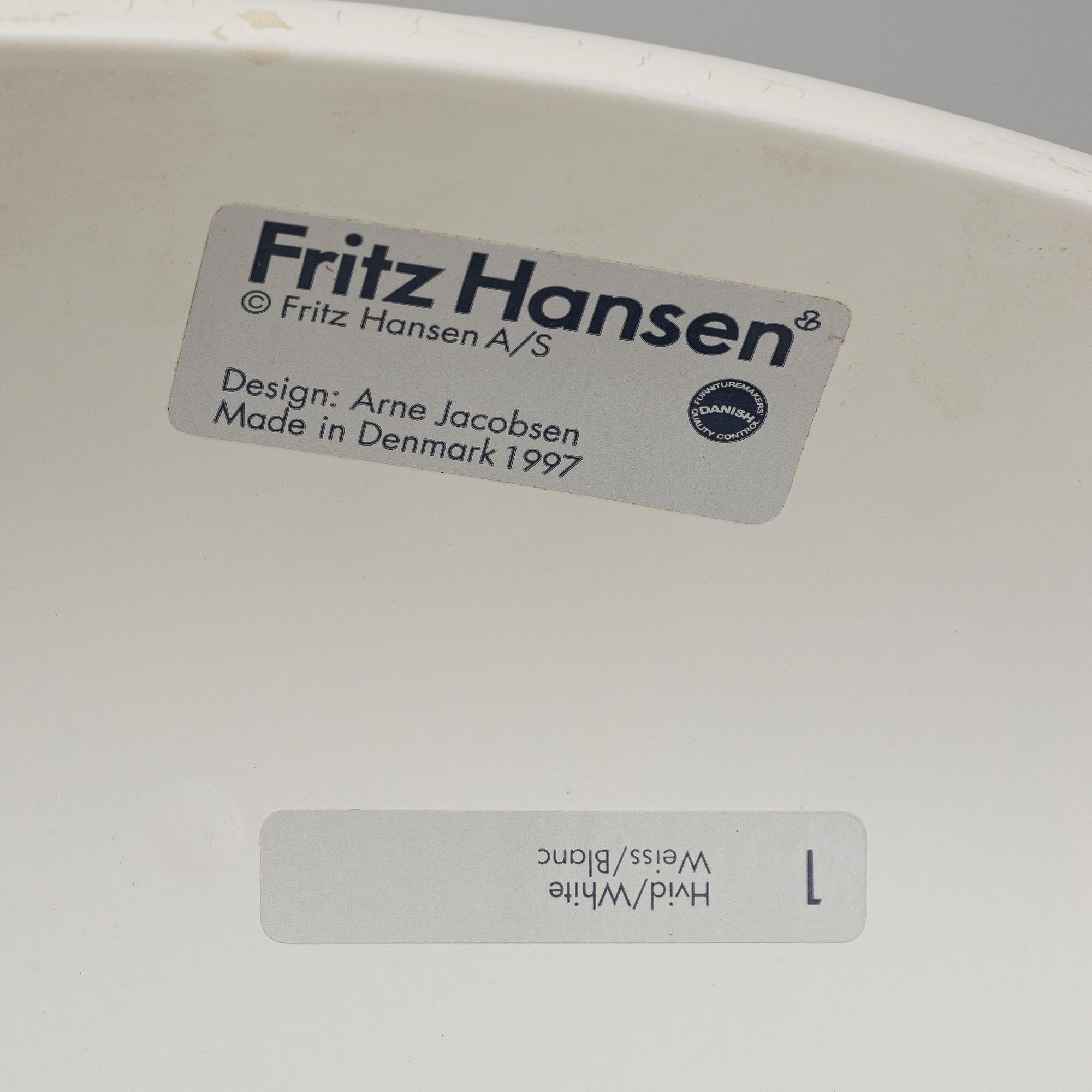 Arne Jacobsen, A set of  8 chairs, "The Seven", Fritz Hansen, Denmark, 1997 and 2005.
