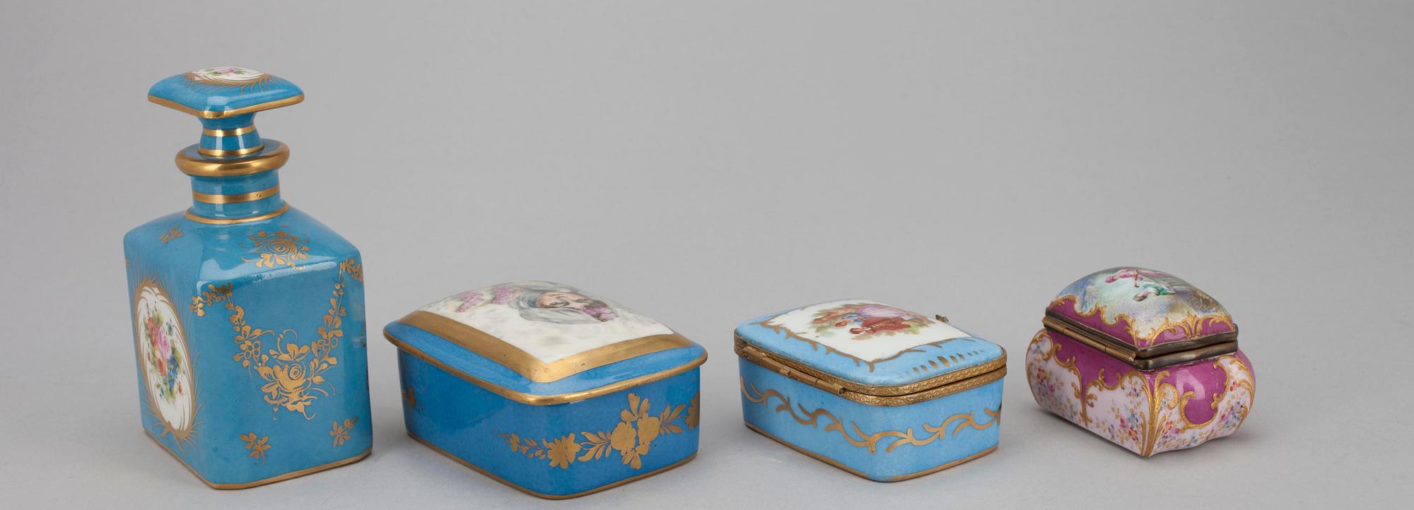 FLASKA samt ASKAR, 3 st, porslin, rokokostil, möjligen Frankrike 1900-tal.