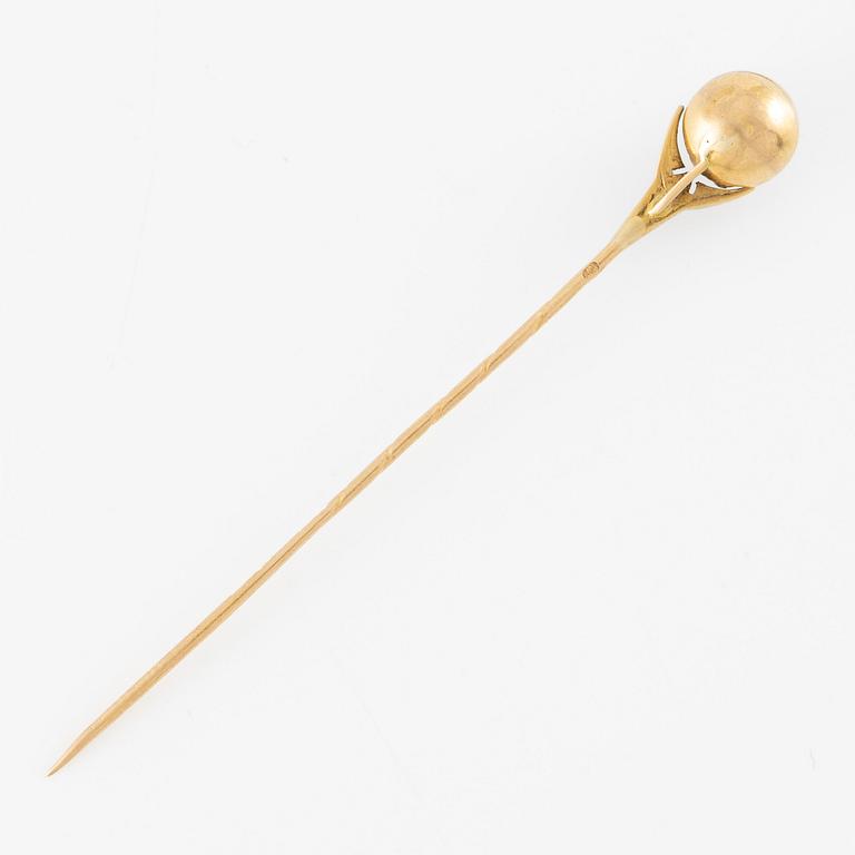 Tie pin, 18K gold with a half-pearl and rose-cut diamond.